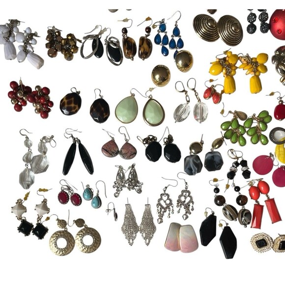 Vintage Lot 125+ Pair Pierced Earrings Clip Hoop Dangle Stud Statement Retro - Picture 4 of 5